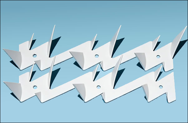 White coated razor spikes for castles perimeters bird detergent