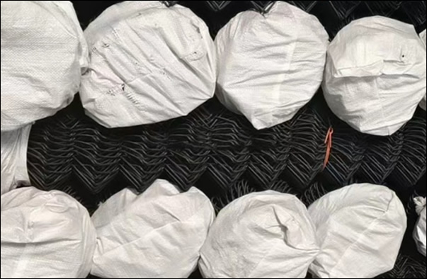 Black powder coated galvanized chain link fence netting